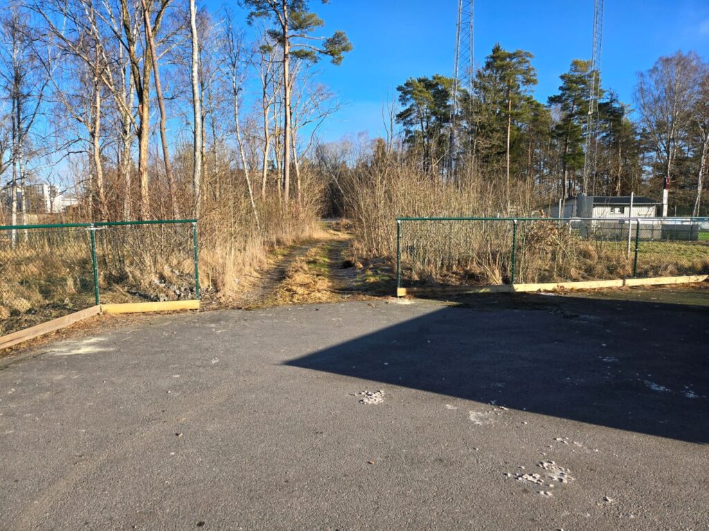 Villastängsel med överliggare i Trollhättan